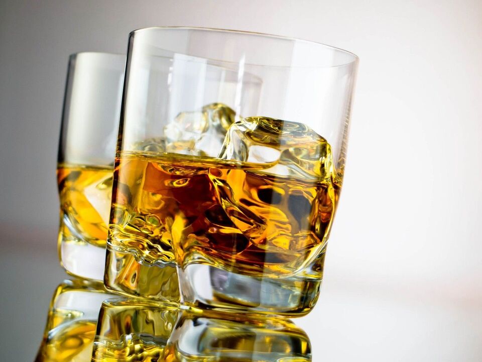 L'alcool, qui provoque une dépendance physique et psychologique chez les femmes